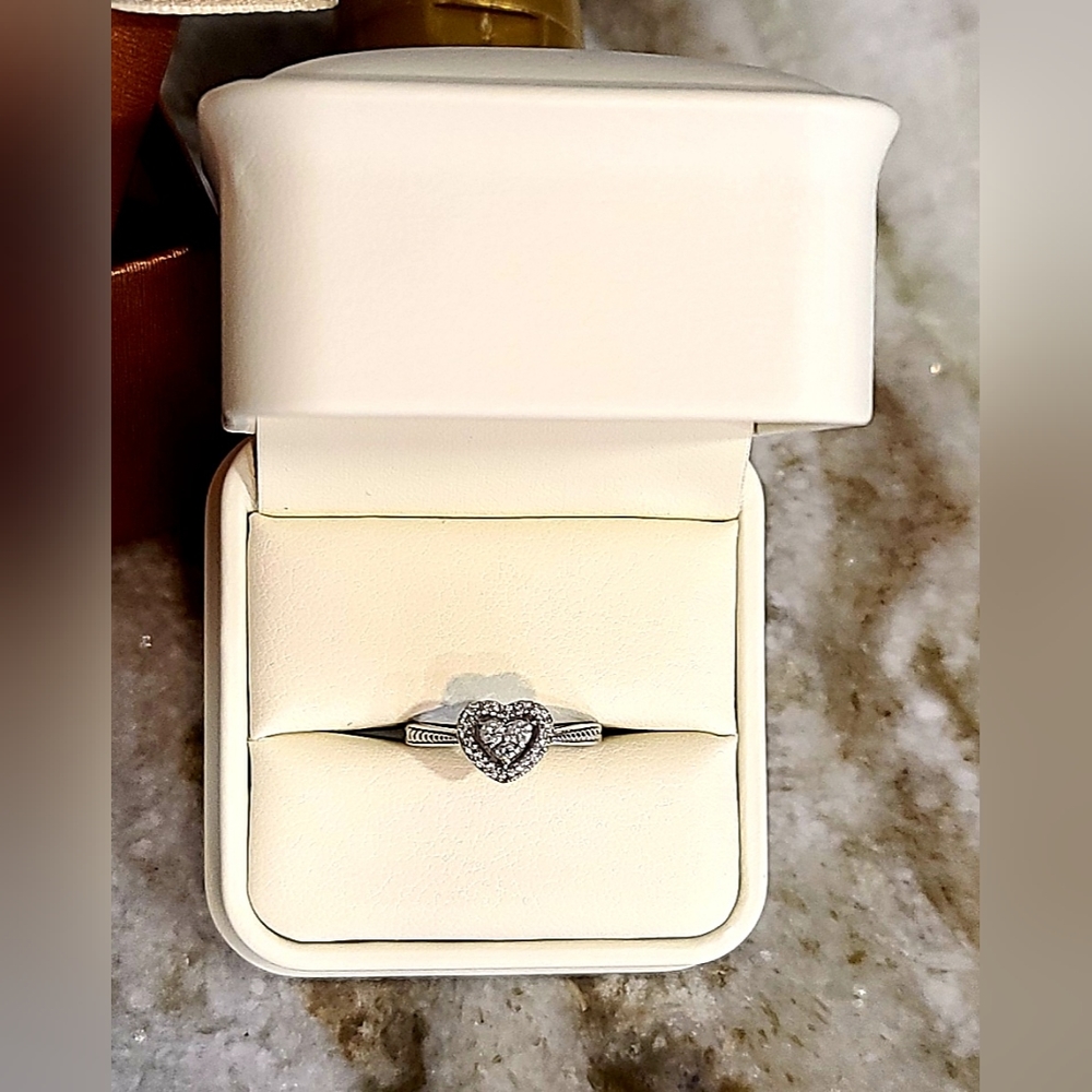 Jared's Galleria Heart Diamond Ring 14k White Gold - Picture 3 of 10